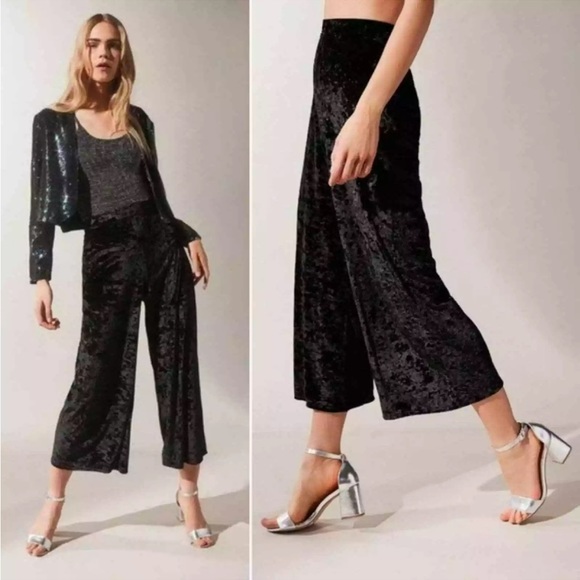 Urban Outfitters Crushed Velvet Black‎ Wide Leg Culotte Pants - Picture 1 of 7
